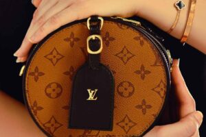 Jum-Pawn-It - Shop - Buy Now Pay Later - Financing - LV Bag in hands
