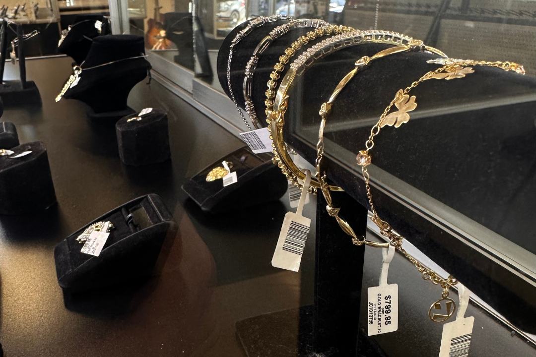 Jum-Pawn-It - Shop - Buy Now Pay Later - Jewelry - Bracelets Pendants Charms
